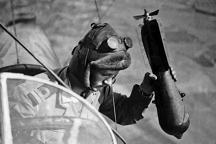 pilot dropping bombs